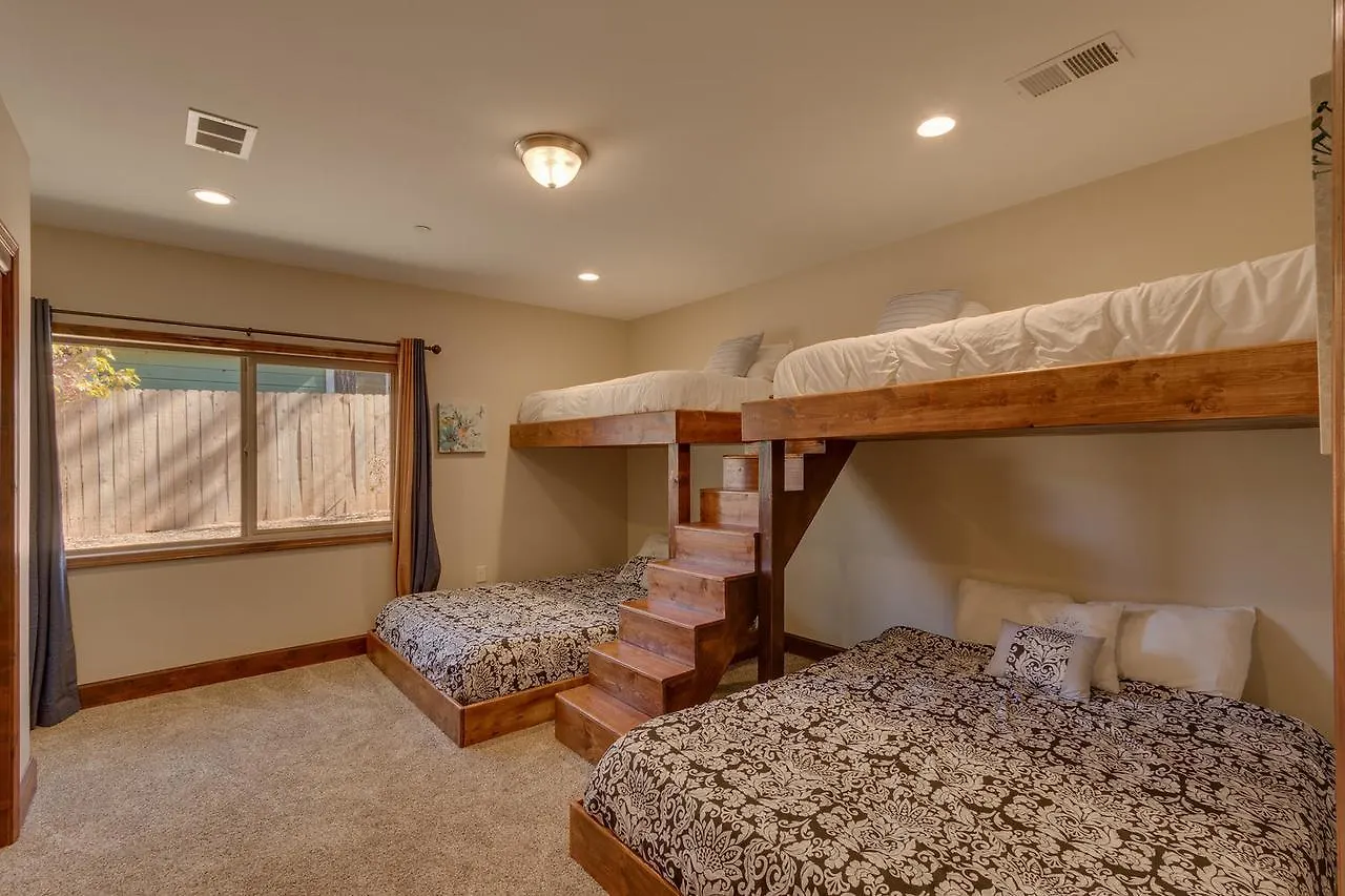 Tahoe Woods Escape - Three Bedroom Home 南太浩湖