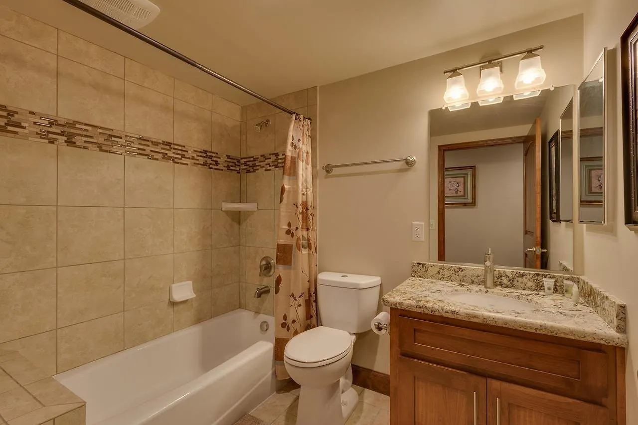 Tahoe Woods Escape - Three Bedroom Home 南太浩湖 度假居